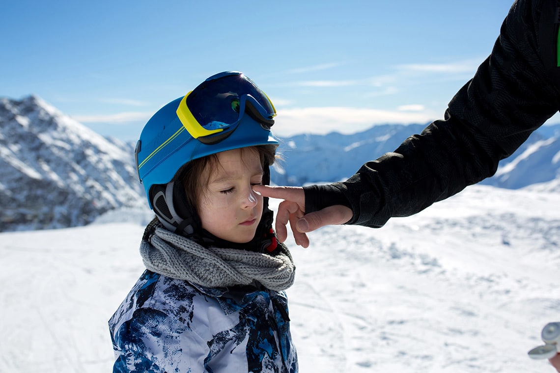 Im Winter den Hautschutz für Kinder nicht vergessen